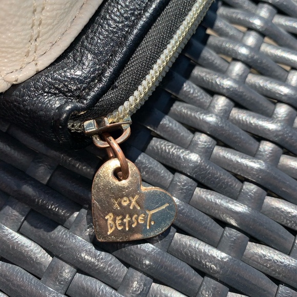 Authentic Vintage Betsey Johnson Bag - Picture 5 of 8